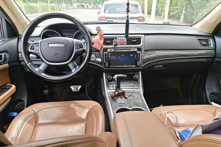 Used Haval H8 2015 2.0T Two-Wheel-Drive Elite Version Center Console