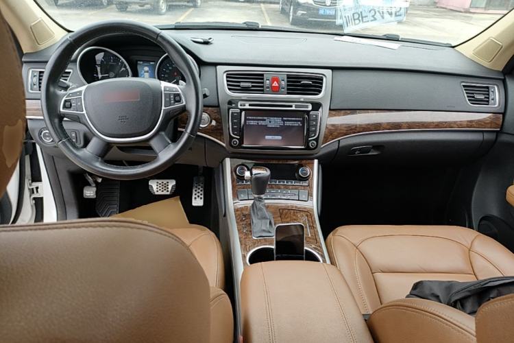 Used Haval H8 2015 2.0T Two-Wheel-Drive Luxury Version Center Console