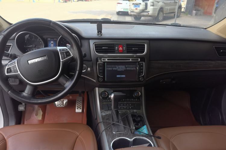 Used Haval H8 2015 2.0T Four-Wheel Drive Comfort Version Center Console