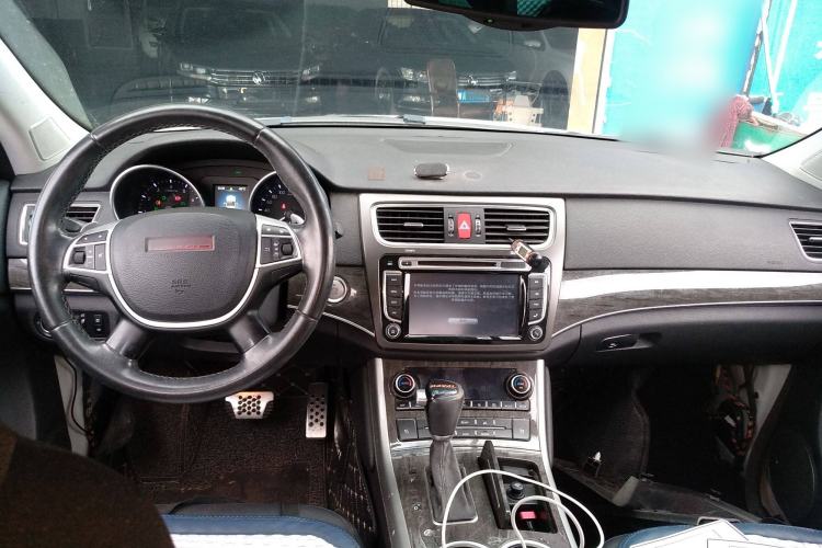 Used Haval H8 2015 2.0T Two-Wheel-Drive Luxury Version Center Console