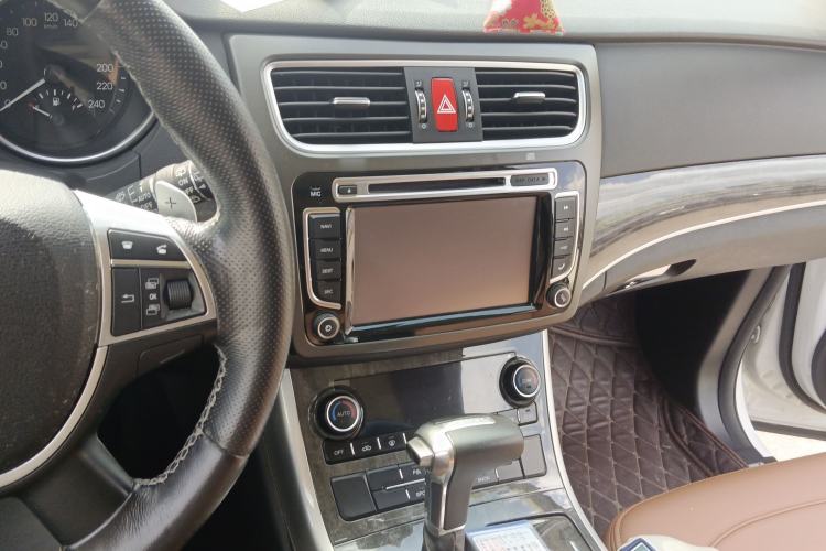 Used Haval H8 2015 2.0T Two-Wheel Drive Comfort Version Center Console