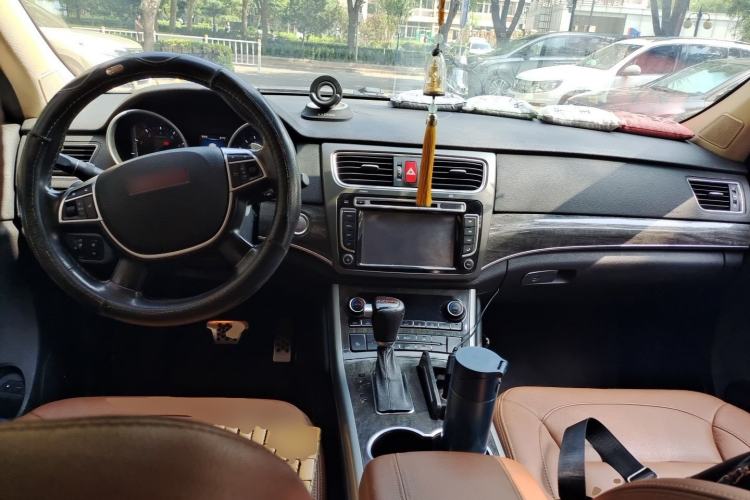 Used Haval H8 2015 2.0T Two-Wheel-Drive Luxury Version Center Console