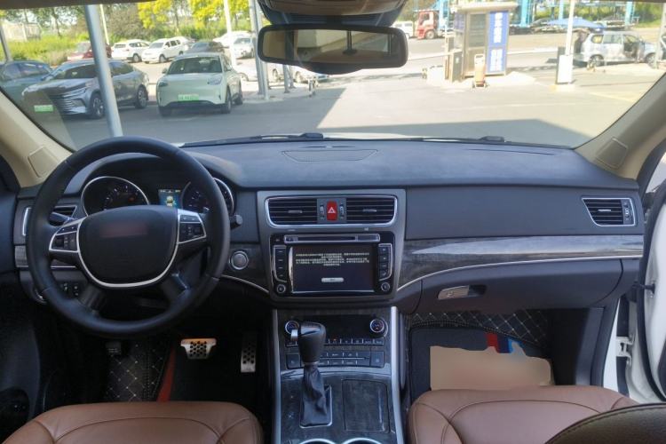 Used Haval H8 2015 2.0T Four-Wheel Drive Luxury Model Center Console