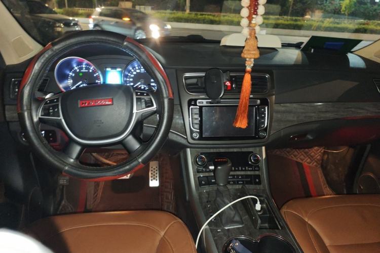 Used Haval H8 2015 2.0T Four-Wheel Drive Luxury Model Center Console