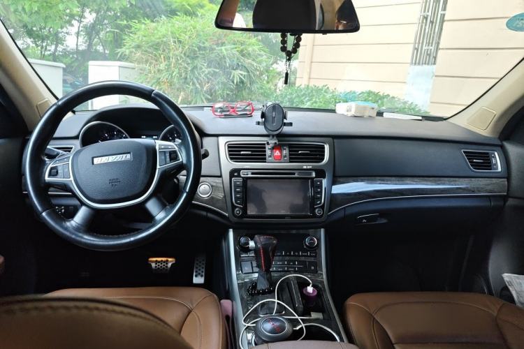 Used Haval H8 2015 2.0T Two-Wheel-Drive Standard Version Center Console