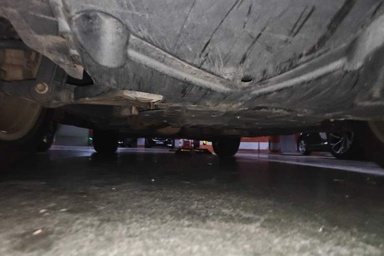 Used Haval H8 2015 2.0T Two-Wheel-Drive Luxury Version Chassis Front