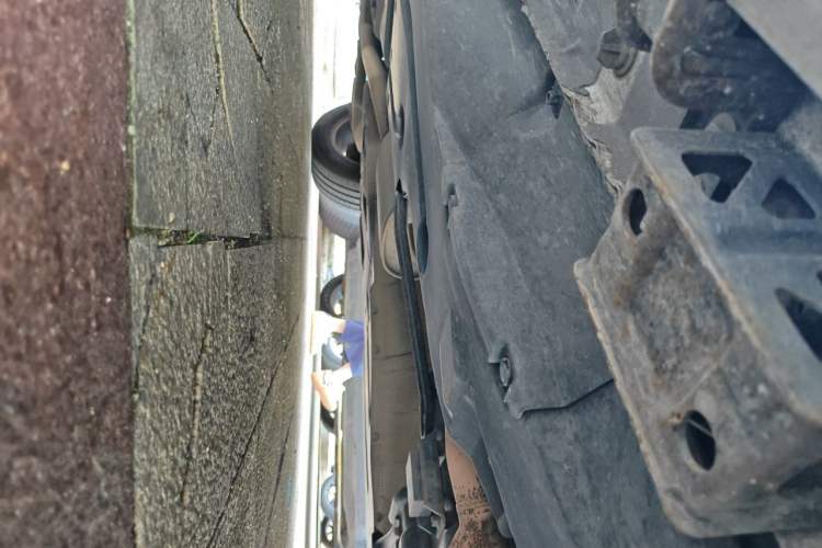 Used Haval H8 2015 2.0T Two-Wheel-Drive Standard Version Chassis Front Right
