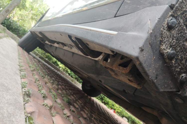 Used Haval H8 2015 2.0T Two-Wheel-Drive Standard Version Chassis Front Right