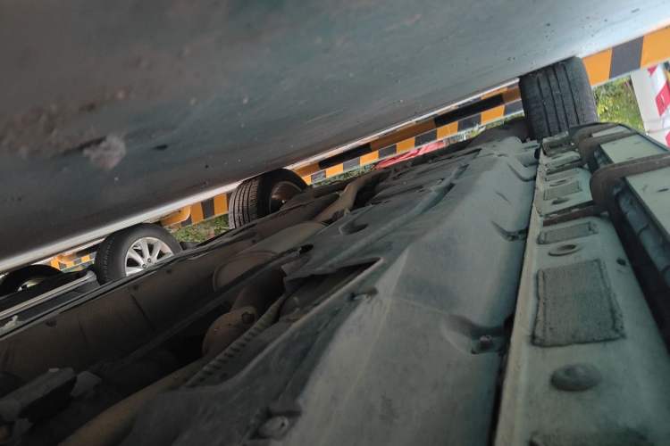 Used Haval H8 2015 2.0T Two-Wheel-Drive Luxury Version Chassis Front Right