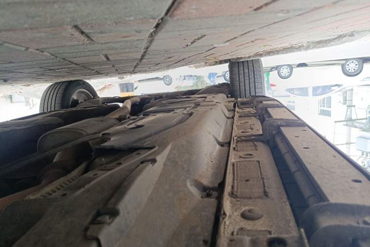 Used Haval H8 2015 2.0T Four-Wheel Drive Comfort Version Chassis Front Right