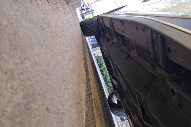 Used Haval H8 2015 2.0T Two-Wheel-Drive Elite Version Chassis Front Right