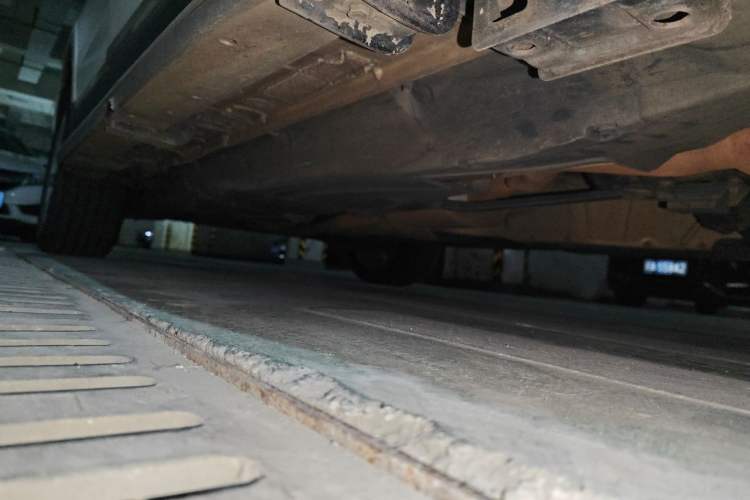 Used Haval H8 2015 2.0T Two-Wheel-Drive Elite Version Chassis Front Right