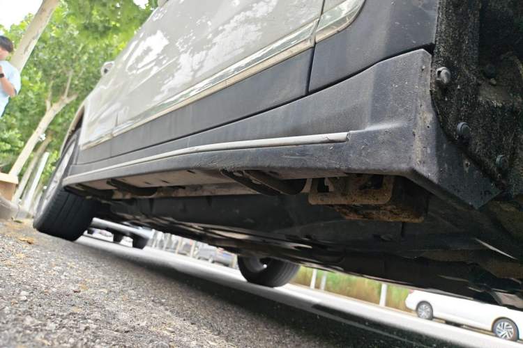 Used Haval H8 2015 2.0T Two-Wheel-Drive Elite Version Chassis Front Right