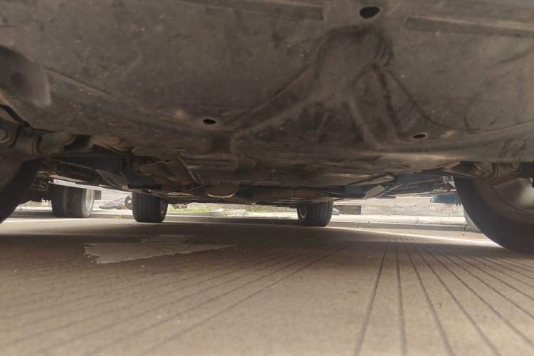 Used Haval H8 2015 2.0T Two-Wheel-Drive Elite Version Chassis Front