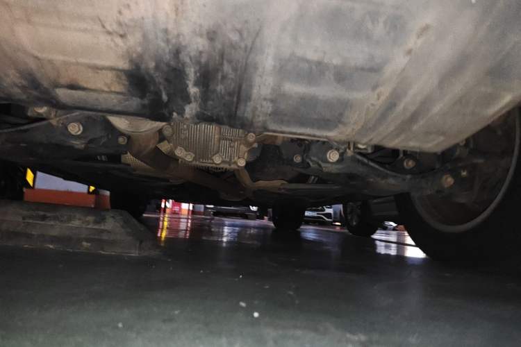 Used Haval H8 2015 2.0T Two-Wheel-Drive Luxury Version Chassis Rear
