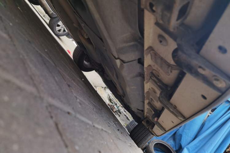 Used Haval H8 2015 2.0T Two-Wheel-Drive Standard Version Chassis Rear
