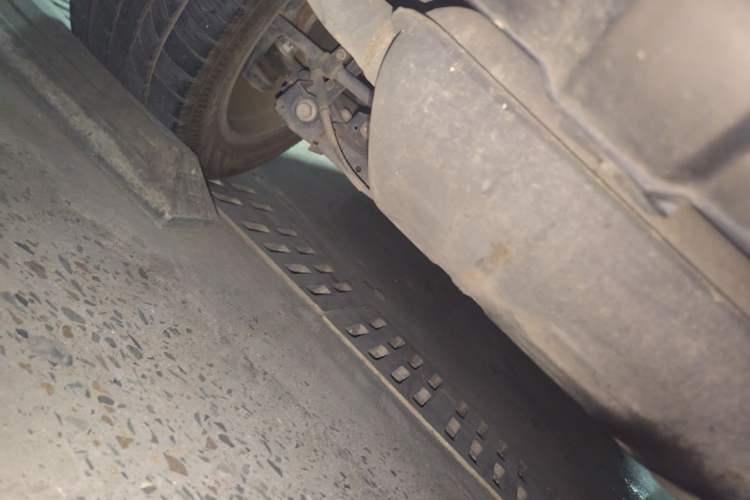 Used Haval H8 2015 2.0T Four-Wheel Drive Comfort Version Chassis Rear Left