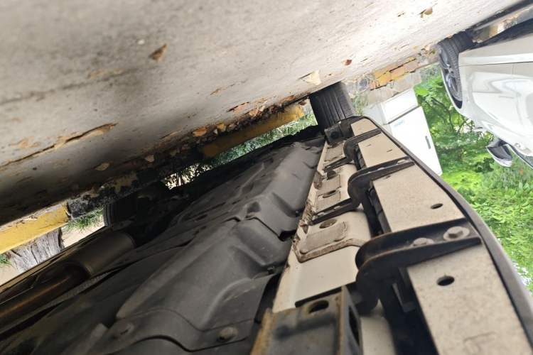 Used Haval H8 2015 2.0T Two-Wheel-Drive Standard Version Chassis Rear Left