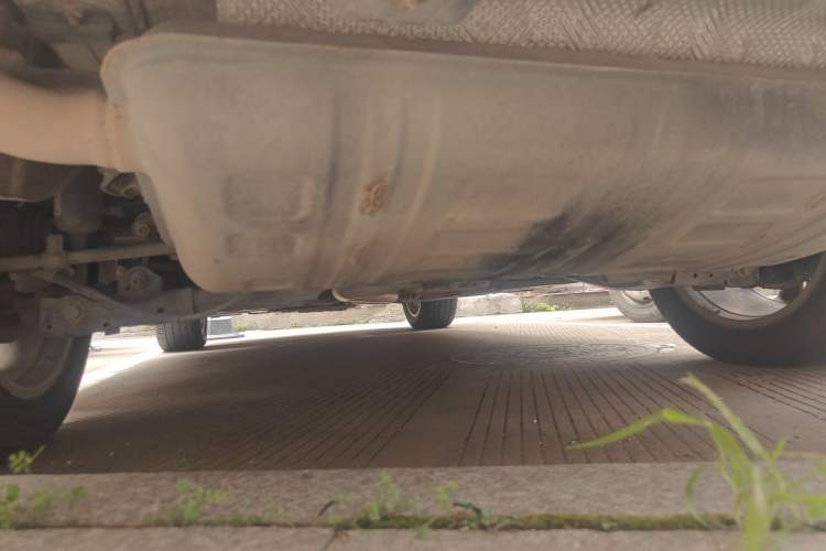 Used Haval H8 2015 2.0T Two-Wheel-Drive Elite Version Chassis Rear