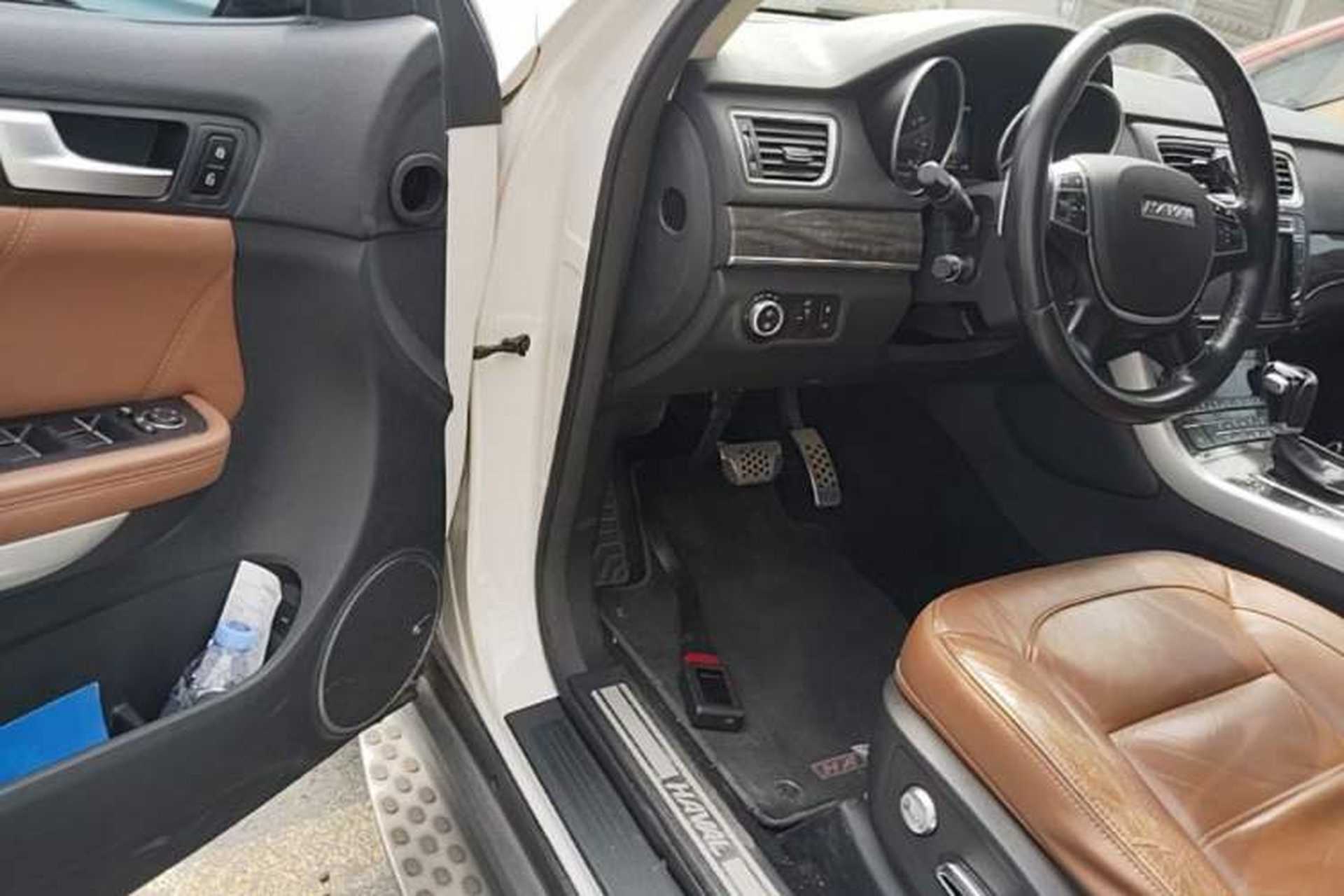 Used Haval H8 2015 2.0T Two-Wheel-Drive Luxury Version Driver Seat