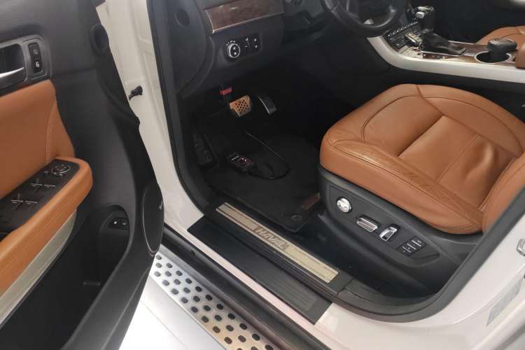 Used Haval H8 2015 2.0T Two-Wheel-Drive Luxury Version Driver Seat