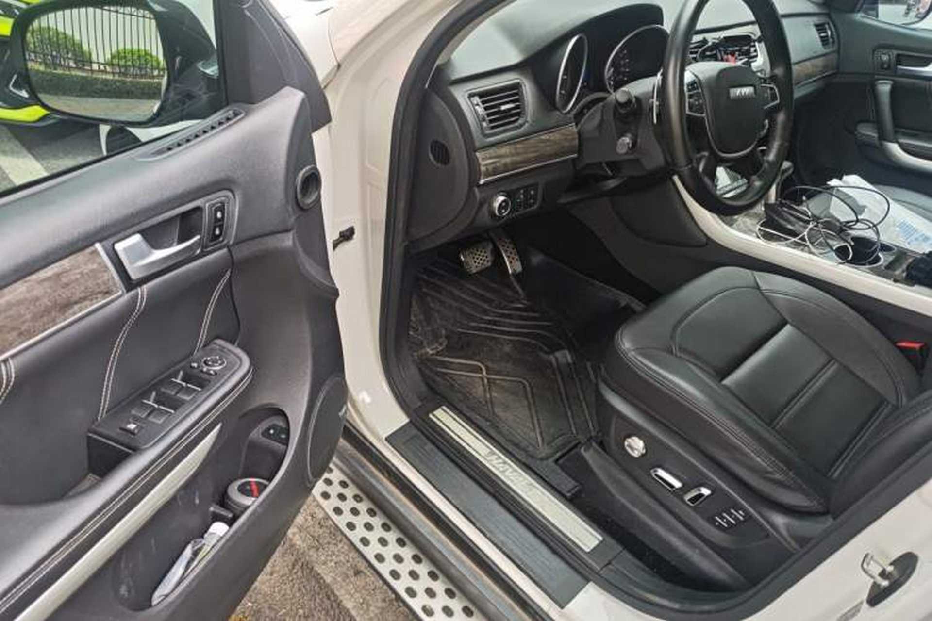 Used Haval H8 2015 2.0T Two-Wheel-Drive Elite Version Driver Seat