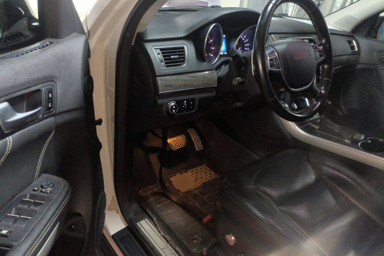 Used Haval H8 2015 2.0T Two-Wheel-Drive Luxury Version Driver Seat