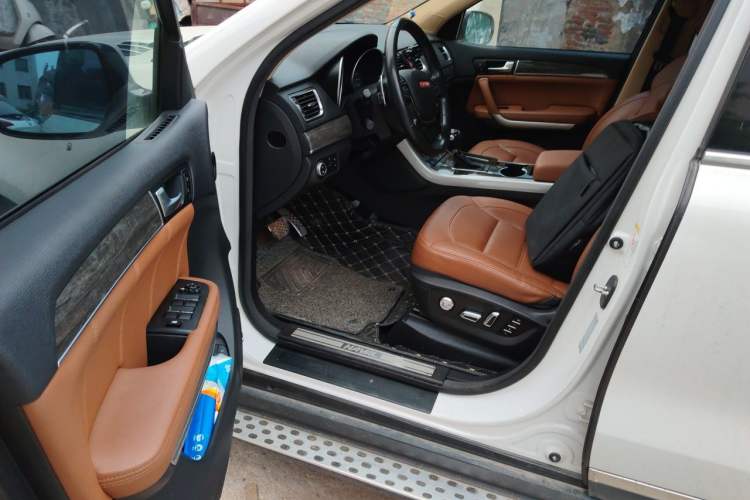 Used Haval H8 2015 2.0T Two-Wheel-Drive Luxury Version Driver Seat