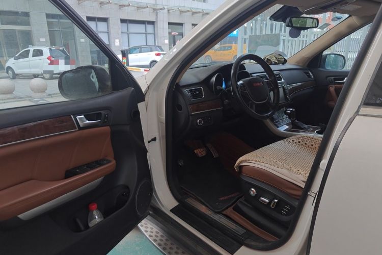 Used Haval H8 2015 2.0T Two-Wheel-Drive Luxury Version Driver Seat