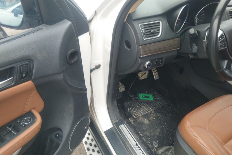 Used Haval H8 2015 2.0T Two-Wheel-Drive Luxury Version Driver Seat