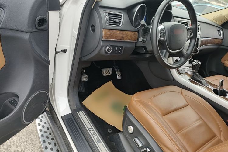 Used Haval H8 2015 2.0T Two-Wheel-Drive Luxury Version Driver Seat