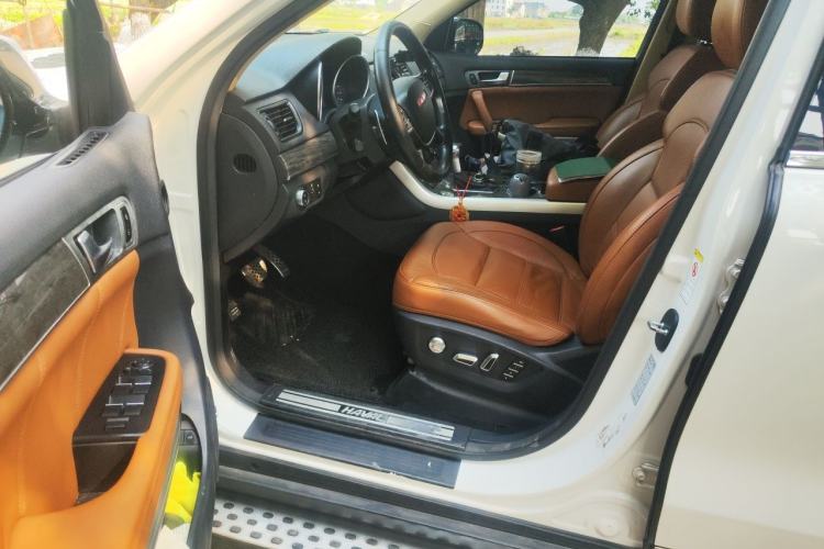 Used Haval H8 2015 2.0T Two-Wheel-Drive Luxury Version Driver Seat