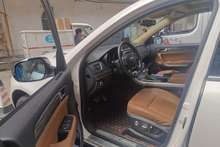 Used Haval H8 2015 2.0T Two-Wheel-Drive Elite Version Driver Seat