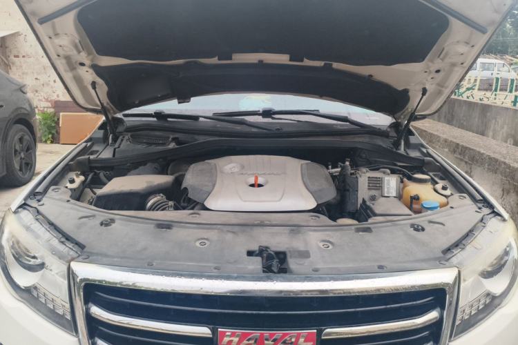 Used Haval H8 2015 2.0T Two-Wheel Drive Comfort Version Engine Bay