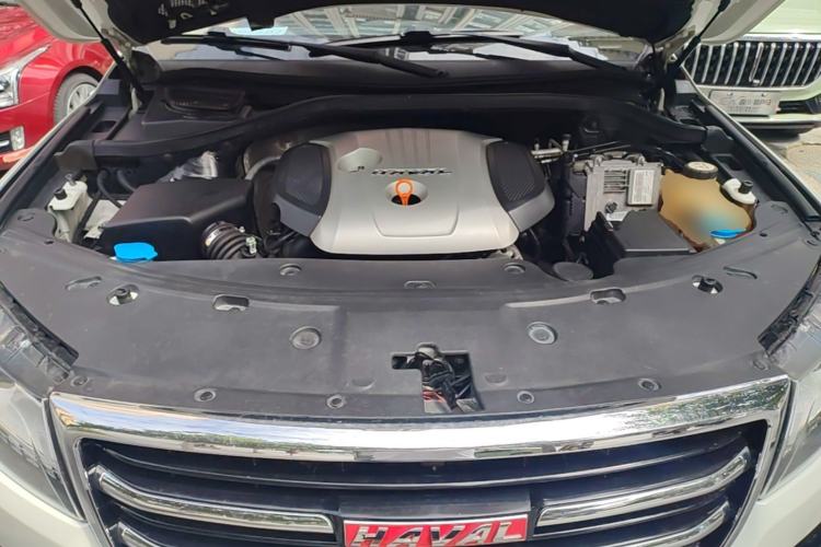 Used Haval H8 2015 2.0T Two-Wheel-Drive Elite Version Engine Bay
