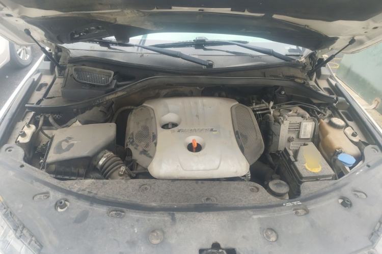 Used Haval H8 2015 2.0T Two-Wheel Drive Comfort Version Engine Bay