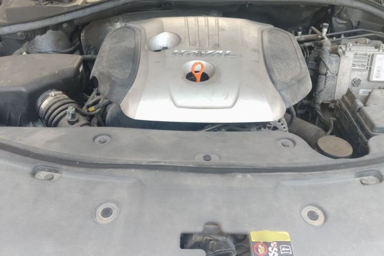 Used Haval H8 2015 2.0T Four-Wheel Drive Luxury Model Engine Bay