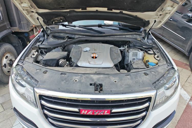 Used Haval H8 2015 2.0T Two-Wheel-Drive Standard Version Engine Bay