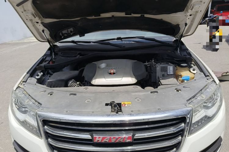 Used Haval H8 2015 2.0T Two-Wheel Drive Comfort Version Engine Bay