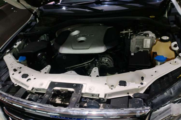 Used Haval H8 2015 2.0T Two-Wheel-Drive Elite Version Engine Bay
