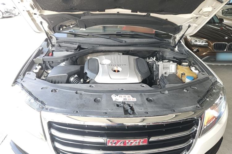 Used Haval H8 2015 2.0T Two-Wheel Drive Comfort Version Engine Bay