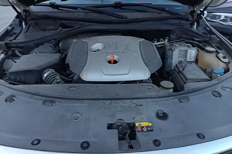 Used Haval H8 2015 2.0T Two-Wheel Drive Comfort Version Engine Bay