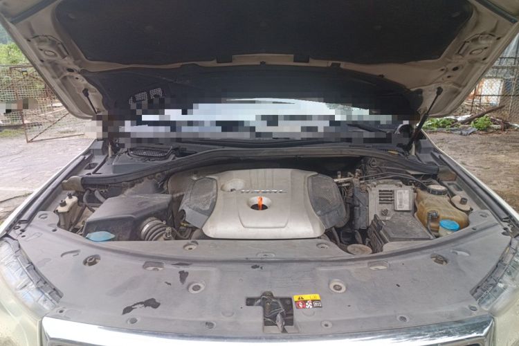 Used Haval H8 2015 2.0T Two-Wheel-Drive Luxury Version Engine Bay