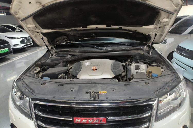 Used Haval H8 2015 2.0T Two-Wheel-Drive Luxury Version Engine Bay
