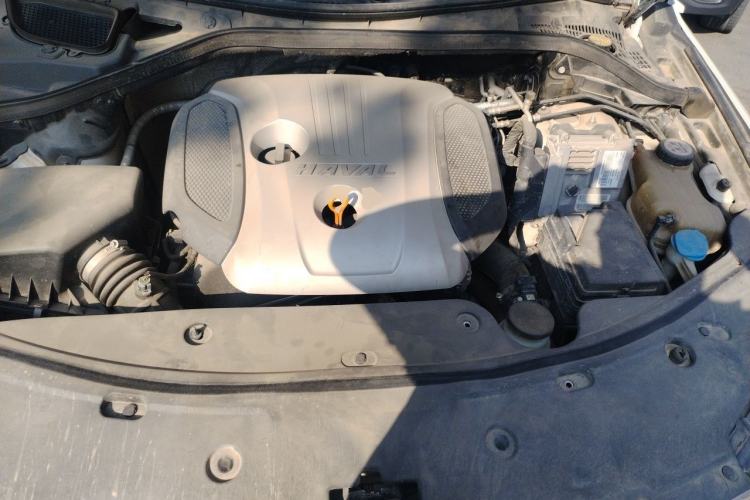 Used Haval H8 2015 2.0T Two-Wheel Drive Comfort Version Engine Bay