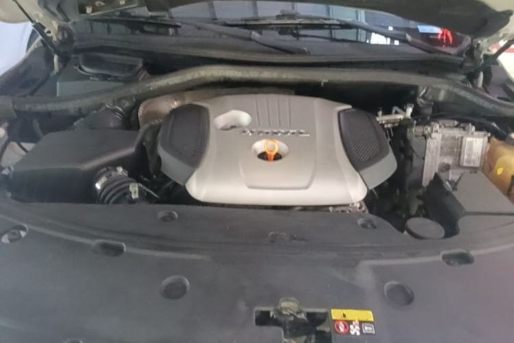 Used Haval H8 2015 2.0T Two-Wheel Drive Comfort Version Engine Bay