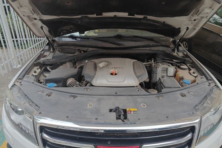 Used Haval H8 2015 2.0T Two-Wheel-Drive Luxury Version Engine Bay