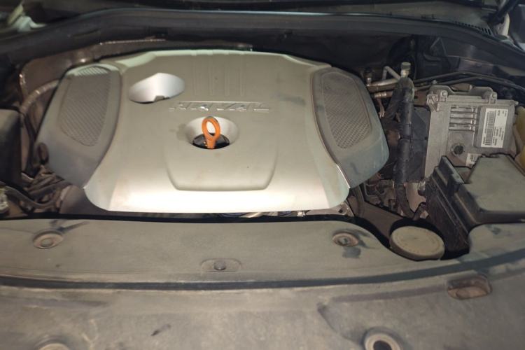 Used Haval H8 2015 2.0T Four-Wheel Drive Comfort Version Engine Bay