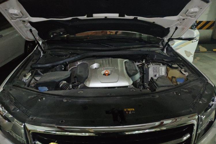 Used Haval H8 2015 2.0T Four-Wheel Drive Elite Model Engine Bay