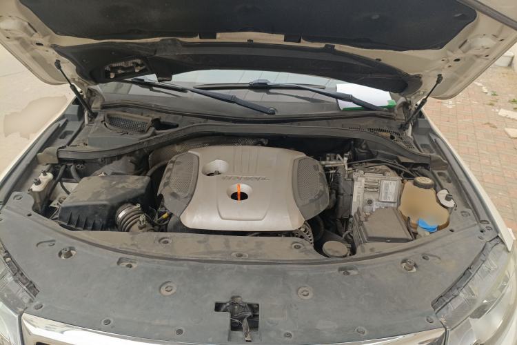 Used Haval H8 2015 2.0T Four-Wheel Drive Comfort Version Engine Bay